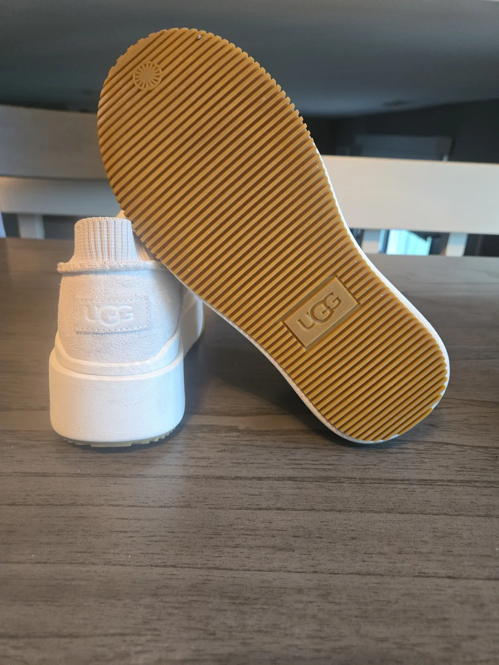 UGG EZ-DUZZIT ESSENTIAL LACE UP WHITE PLATFORM SNEAKER SHOES US 7